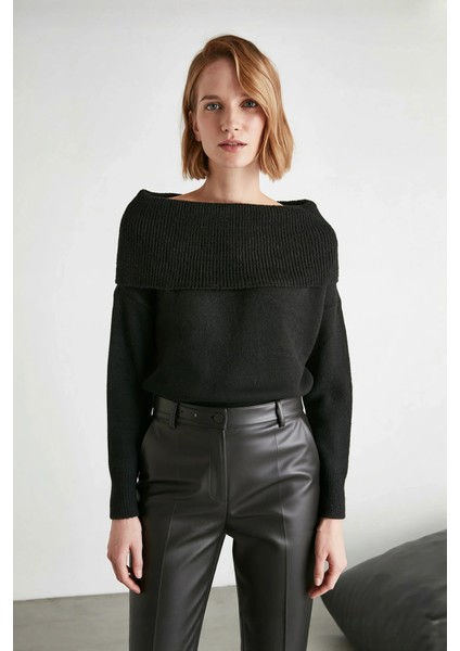 Kadınlara Özel Regular Kalıp Carmen Yaka Triko Kazak Kış Şıklığı Için Ideal Uzun Kollu Tasarım fiyatları