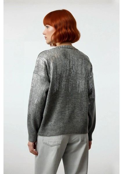Kadın Oversize Basic Bisiklet Yaka Uzun Kollu Gri Triko Kazak Metalik Dokusuyla Şıklığı Yakala fırsatları