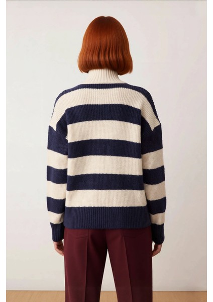 Kadın Oversize Çizgili Dik Yaka Düşük Kol Kalın Triko Kazak Kış Sezonu Için Rahat Şık Kombinler fırsatları