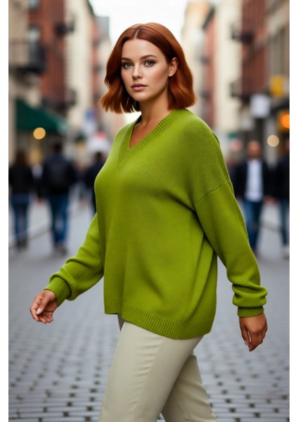 Kadın V Yaka Büzgülü Kol Detaylı Triko Kazak Regular Kalıp Orta Kalınlık Basic Siluet Günlük Şıklık