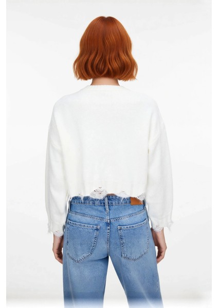 Kadın Oversize Triko Crop Kazak Düşük Kollu Akıtma Detaylı Yumuşak Dokusuyla Modern Şıklık Sunar fırsatları