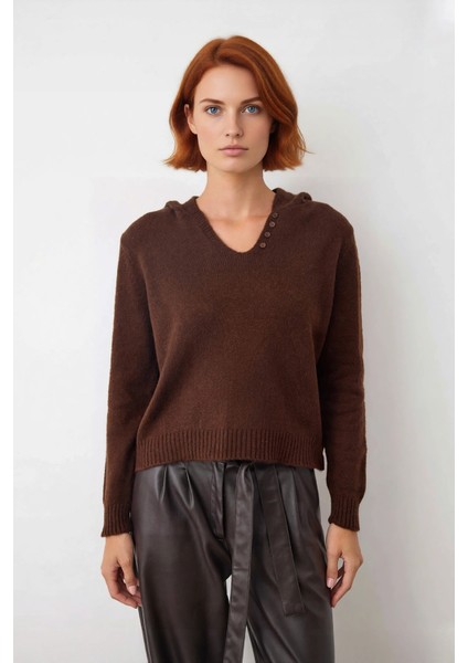 Kadın Oversize Kahverengi Kapüşonlu Triko Kazak Düşük Kollu Rahat ve Şık Günlük Kombinler Için Ideal fiyatları