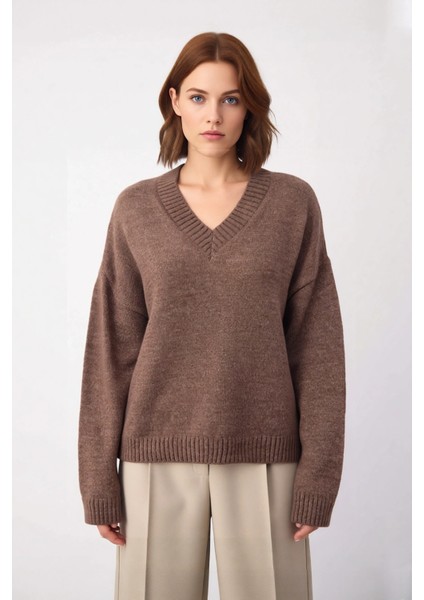 Kadın Geniş Kalıp V Yaka Basic Triko Kazak Soğuk Günler Için Modern ve Konforlu Rahatlık Sunar fiyatları