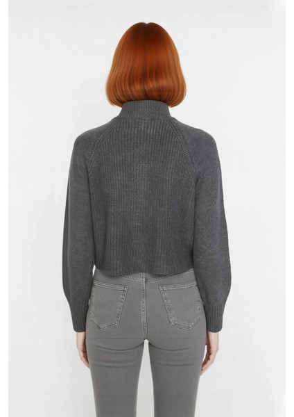 Kadın Regular Fit Crop Dik Yaka Fermuarlı Selanik Örgü Akrilik Triko Kazak Kışlık Kombinlerin fırsatları