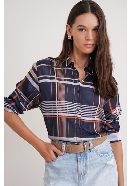 4751 Kadın Ekose Ince Saten Gömlek Lacivert