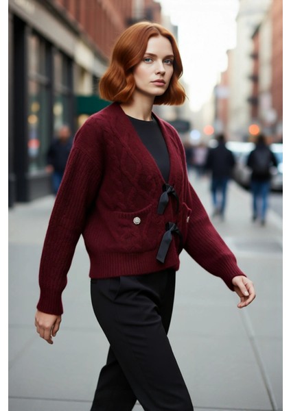 Kadın Regular Kalıp V Yaka Saç Örgü Desenli Düşük Kol Crop Triko Kazak Kurdele Fiyonk Detaylı