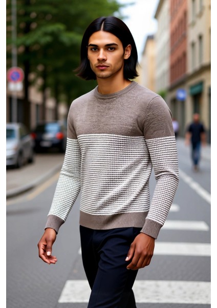 Erkek Slim Fit Bisiklet Yaka Çizgili Triko Kazak Kış Günleri Için Modern ve Rahat Bir Seçenek