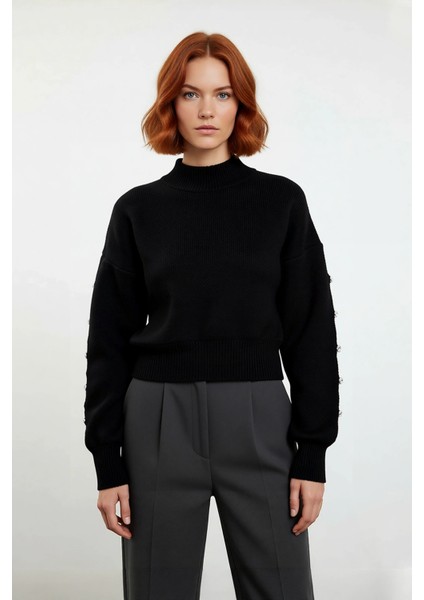 Kadınlar Için Dik Yaka Regular Kalıp Düşük Kol Düğme Detaylı Triko Kazak Soğuk Günlerin Şık Seçimi fiyatları