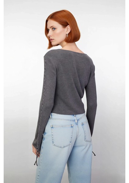 Kadın Bağcık Detaylı Fitted Triko Kazak Kış ve Sonbahar Şıklığı Için Mükemmel Bir Parça Kaliteli fırsatları