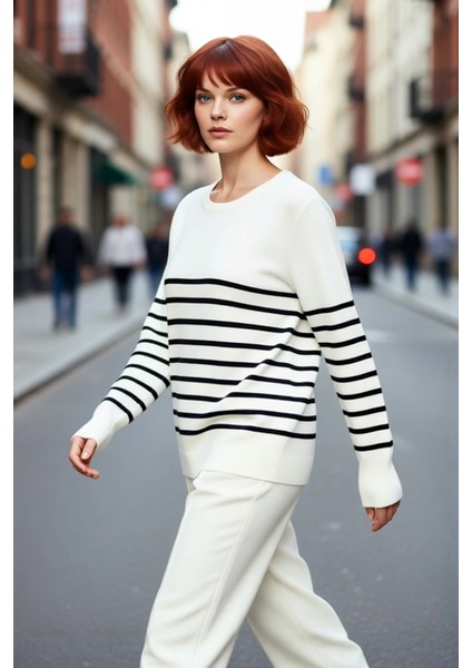 Kadın Çizgili Bisiklet Yaka Relaxed Kalıp Uzun Kollu Triko Kazak Günlük Şıklık ve Konfor Sunar