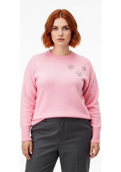 Kadın Pembe Taş Detaylı Regular Kalıp Düşük Kol Bisiklet Yaka Yumuşak Hissiyatlı Kışlık Triko Kazak fiyatları