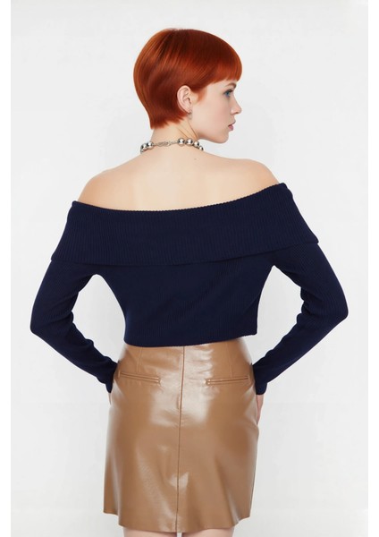 Kadın Ekru Carmen Yaka Fitted Crop Triko Kazak Ilkbahar Sonbahar Için Şık ve Basic Tasarım fırsatları