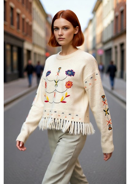 Kadınlar Için Nakış Işlemeli Bisiklet Yaka Super Crop Triko Kazak Düşük Kollu Püsküllü Detaylı Şık