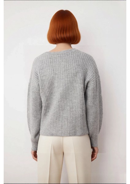 Kadın Gri Oversize V Yaka Triko Kazak Rahat Düşük Kol Fitilli Dokuma Kış Şıklığı Sunar Kaliteli fırsatları