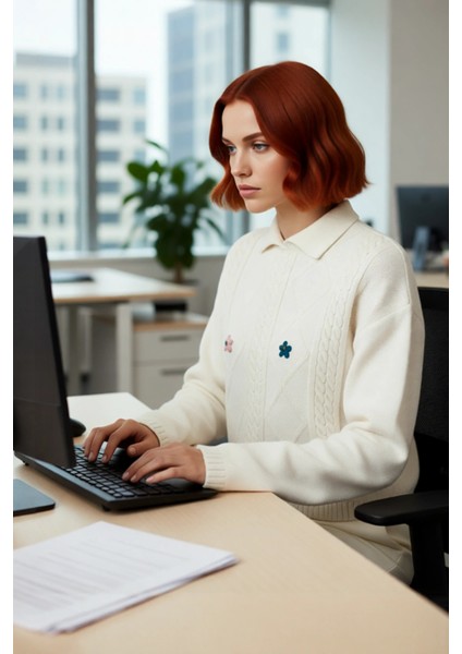 Kadın Regular Kalıp Polo Yaka Saç Örgü Desenli Crop Akrilik Triko Nakışlı Çiçek Detaylı Kışlık Kazak modelleri