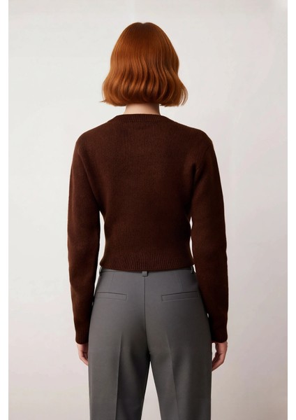 Kadın Kahverengi Regular Kalıp Crop Düşük Kol Triko Bisiklet Yaka Fermuar Detaylı Kalın Kazak fırsatları