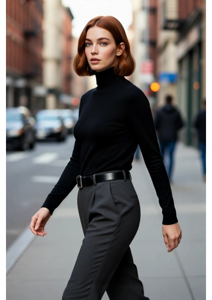 Kadın Fitted Balıkçı Yaka Triko Kazak Düz Desen Standart Kol Basic Siluet Kış Sezonu Şıklığı Sunar