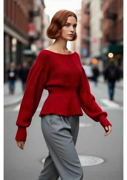 Kadın Kırmızı Regular Kalıp Kayık Yaka Balon Kol Crop Triko Kazak Gündüz Gece Şıklığı Sunar