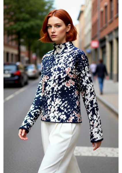 Kadın Oversize Kesim Dik Yaka Animal Desenli Uzun Kollu Triko Kazak Şık ve Rahat Kullanım.