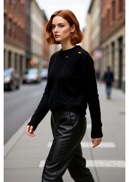 Kadın Oversize Ajurlu Delikli Bisiklet Yaka Düşük Kol Crop Triko Kazak Gündelik Şıklığınızı Tamamlar