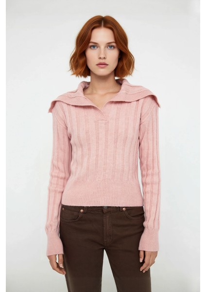 Kadın Lacivert Regular Kalıp Düşük Kol Devrik Yaka Crop Triko Kazak Kış Günleri Için Şık ve Rahat. fiyatları