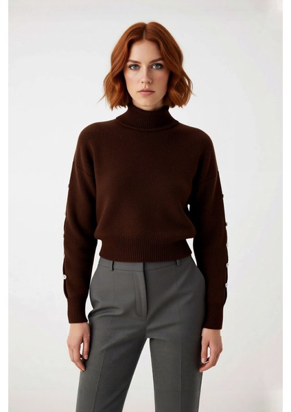 Kadınlar Için Dik Yaka Regular Kalıp Düşük Kol Düğme Detaylı Triko Kazak Soğuk Günlerin Şık Seçimi fiyatları