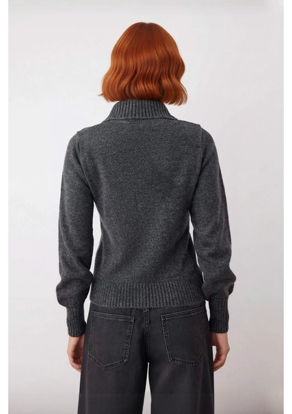 Kadın Triko Kazak Regular Kalıp Polo Yaka Taş Detaylı Uzun Kollu Kışlık Şık ve Modern Tasarım fırsatları