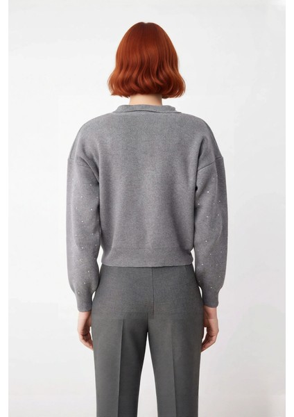 Kadın Polo Yaka Taş Detaylı Regular Kalıp Düşük Kollu Triko Kazak Kışlık Kombinlerin Gözdesi fırsatları