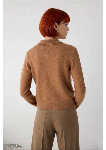 Kadın Regular Kalıp Polo Yaka Triko Kazak Kış Sezonu Için Özel Tasarım Rahat Şık ve Konforlu fırsatları