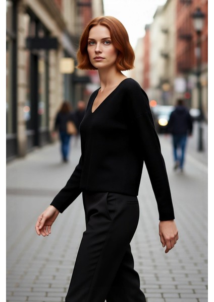 Kadın V Yaka Regular Kalıp Korse Dikiş Detaylı Düz Triko Kazak Kış ve Sonbahar Şıklığı Için