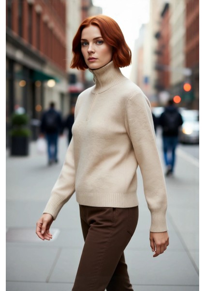 Kadın Fermuarlı Dik Yaka Regular Kalıp Selanik Dokuma Triko Kazak ile Kış Şıklığını Yakalayın