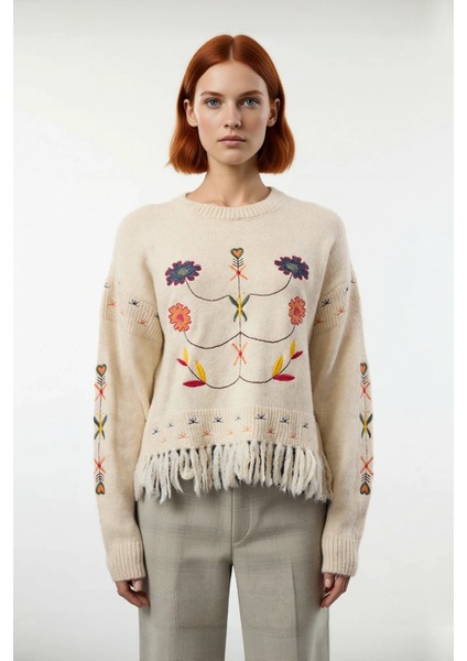 Kadınlar Için Nakış Işlemeli Bisiklet Yaka Super Crop Triko Kazak Düşük Kollu Püsküllü Detaylı Şık fiyatları