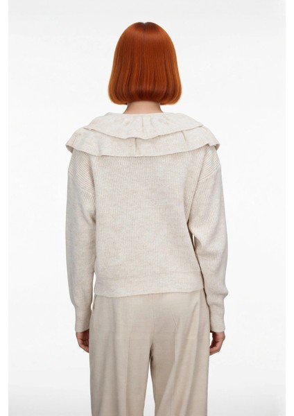 Kadın Regular Kalıp Yumuşak Dokulu Uzun Kollu Triko Kazak Fırfır Yaka Detaylı Kışlık Şıklık fırsatları