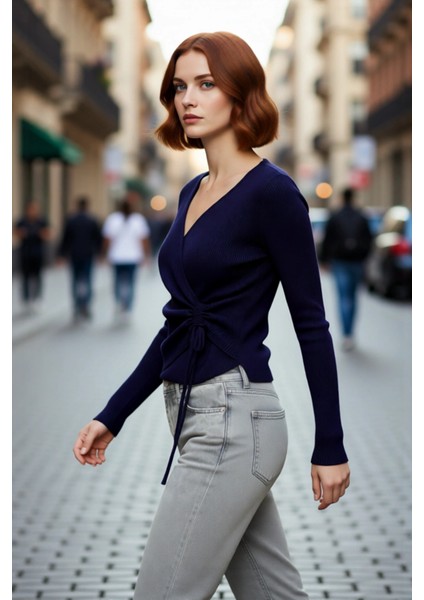 Kadın Fitted Kruvaze Yaka Bağcıklı Triko Üst Modern Günlük Kombinler Için Şık ve Rahat Seçim