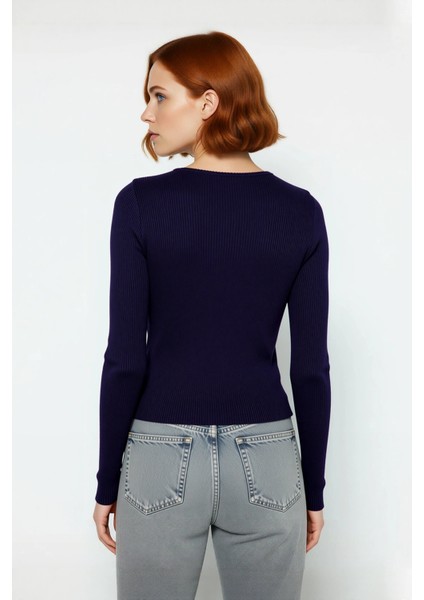 Kadın Fitted Kruvaze Yaka Bağcıklı Triko Üst Modern Günlük Kombinler Için Şık ve Rahat Seçim fırsatları