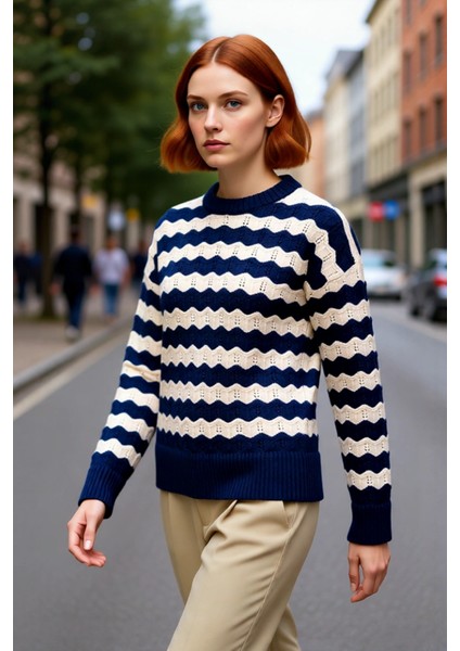 Kadın Lacivert Ekru Oversize Bisiklet Yaka Düşük Kol Dalgalı Ajurlu Yumuşak Dokulu Uzun Triko Kazak