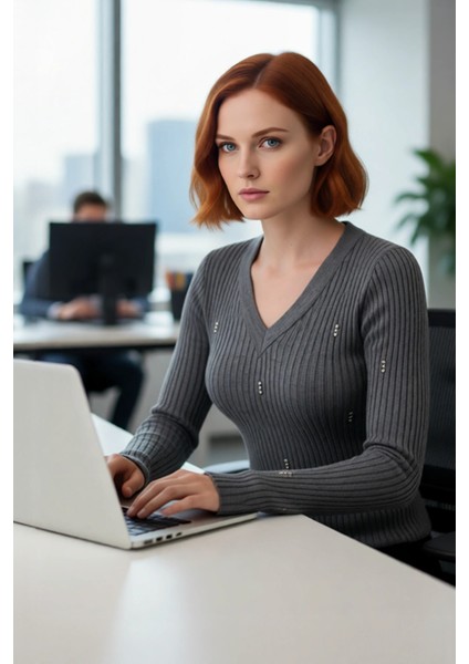 Kadın Antrasit Fitted V Yaka Taş Işlemeli Triko Kazak Kış Sezonu Için Şık ve Rahat Bir Seçim modelleri