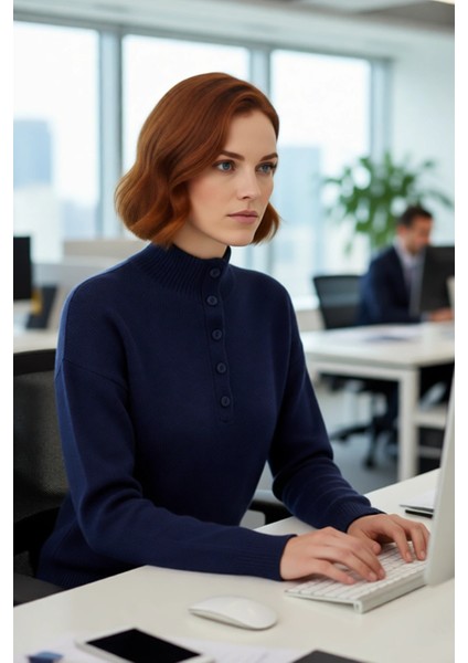 Kadın Lacivert Regular Kalıp Dik Yaka Düşük Kol Triko Kazak Günlük Şıklık ve Konfor Sunar Kaliteli modelleri