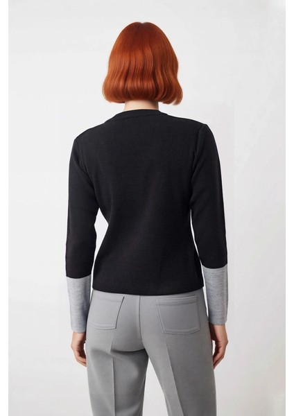 Kadın Regular Kalıp Uzun Kollu Bisiklet Yaka Renk Bloklu Triko Kazak Şık ve Konforlu Kışlık Giyim fırsatları