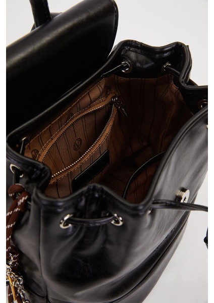 Büzgü Kapamalı, Charm Aksesuar Detaylı Kadın Sırt Çantası 930301 Siyah modelleri