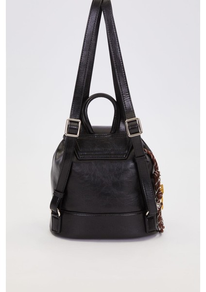 Büzgü Kapamalı, Charm Aksesuar Detaylı Kadın Sırt Çantası 930301 Siyah fırsatları
