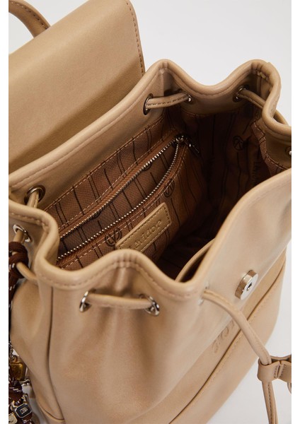 Büzgü Kapamalı, Charm Aksesuar Detaylı Kadın Sırt Çantası 930301 Gri modelleri