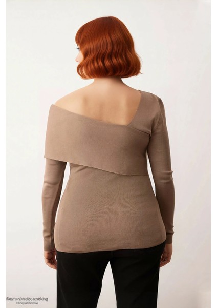 Kadınlara Özel Asimetrik Yaka Uzun Kollu Triko Kazak Regular Kalıbı Ile Gün Boyu Rahatlık Sunar fiyatları