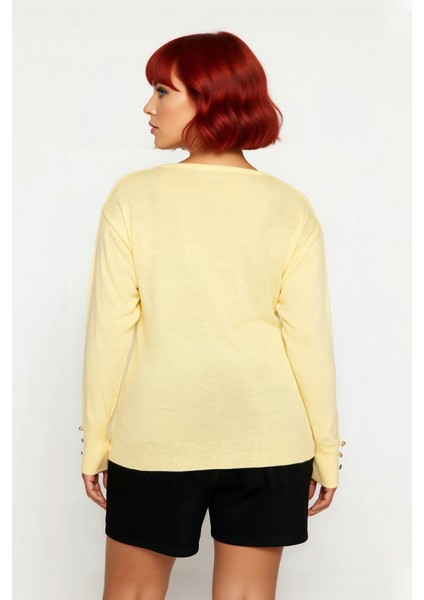 Kadın Düz Desen Regular Kalıp Triko V Yaka Kazak Uzun Kollu ve Şık Düğme Detayları Ile Kaliteli fiyatları