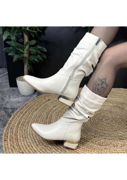 Düz Taş Topuklu Bej Çizme M4507