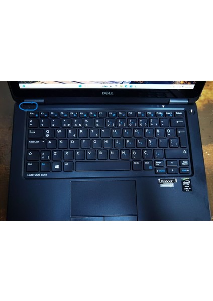 Latitude E7250 Intel I5-5300U 8 Ram 128 SSD Dokunmatik - Ufak Çatlak - İkinci El fiyatları