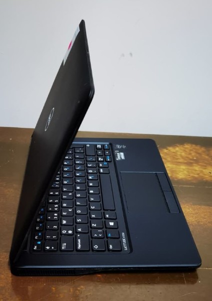 Latitude E7250 Intel I5-5300U 8 Ram 128 SSD Dokunmatik - Ufak Çatlak - İkinci El fırsatları