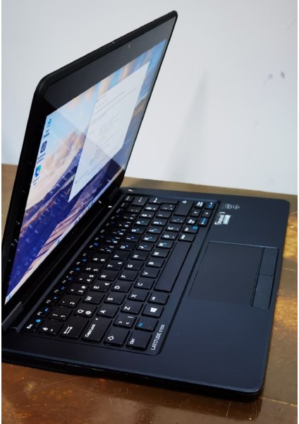 Latitude E7250 Intel I5-5300U 8 Ram 128 SSD Dokunmatik - Ufak Çatlak - İkinci El indirimleri