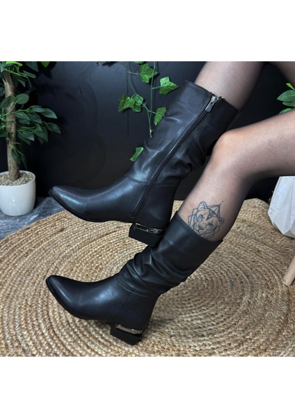 Düz Taş Topuklu Siyah Çizme M4506
