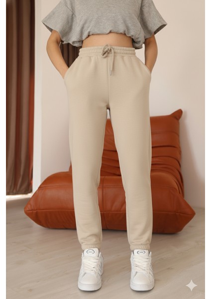 Kadın Bej Relaxed Kalıp Paça ve Bel Lastik Detaylı Eşofman Altı modelleri